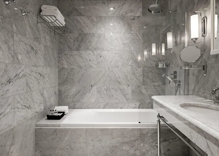 帕莱斯勒布伦酒店