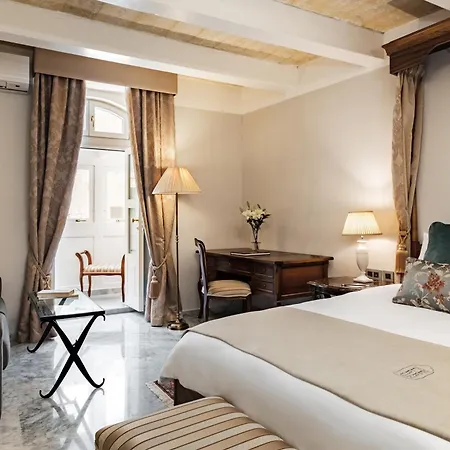 Hotel Palais Le Brun 4*