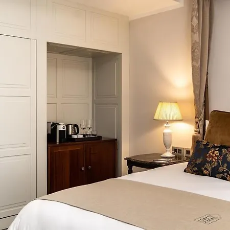 Palais Le Brun 4*