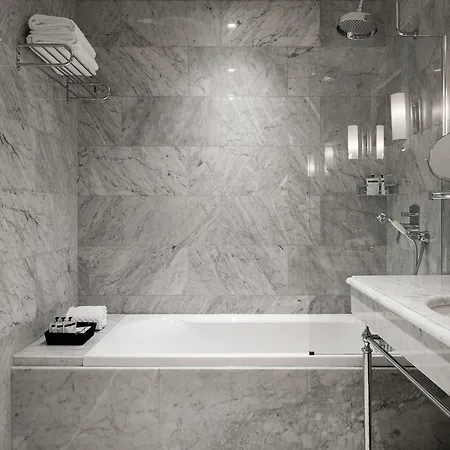 Palais Le Brun 4*